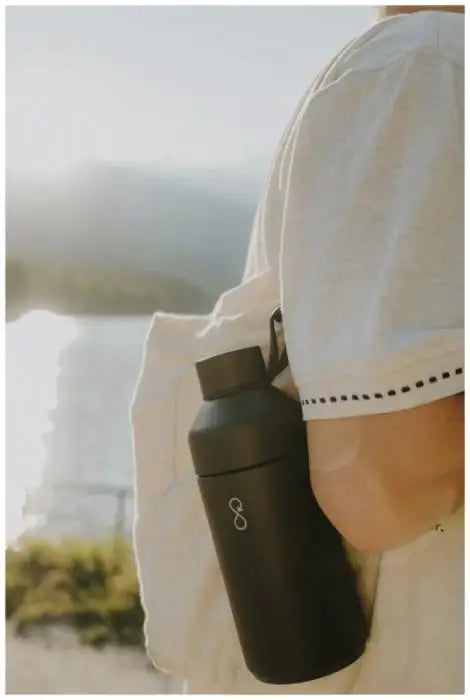 Ocean Bottle 750 ml vacuum insulated water bottle