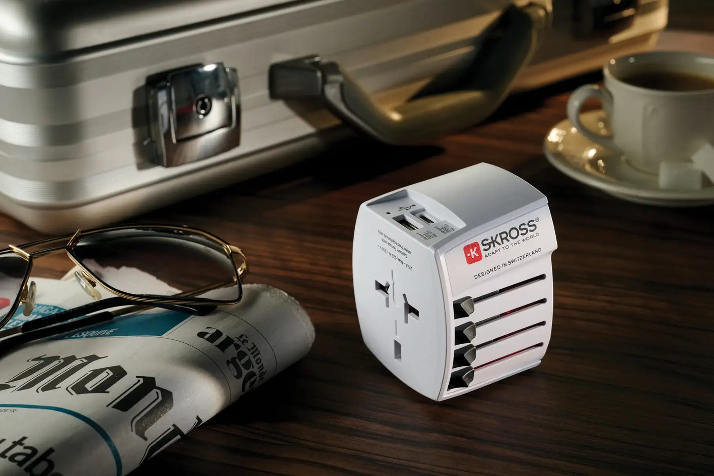 SKROSS World Travel Adapter MUV 2-pole with USB A and C