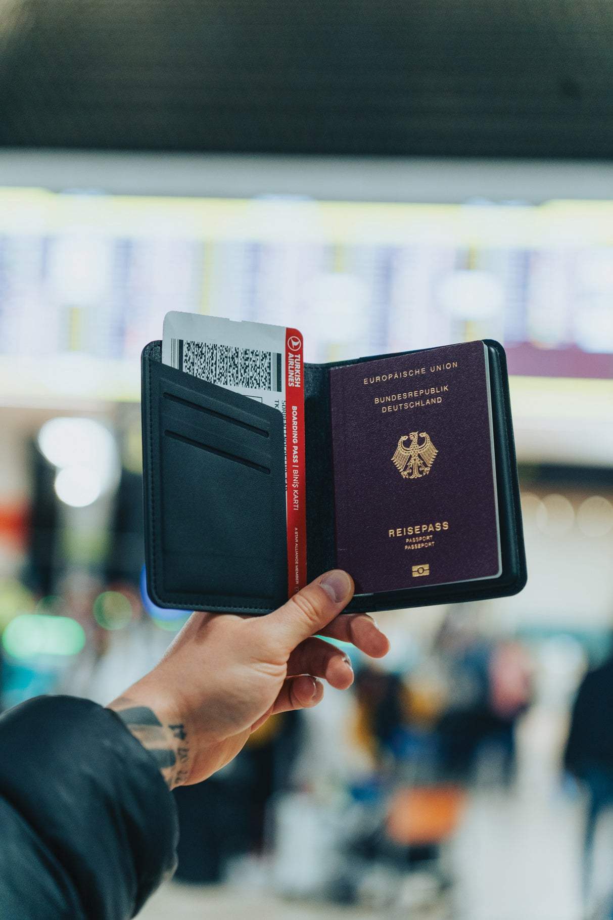 trackmate-rcs-rpolyester-passport-holder-worldwide-locating-2