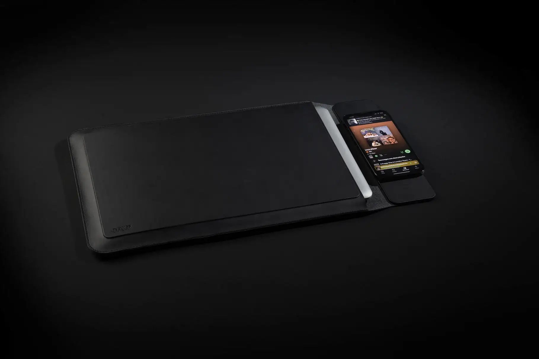 15W magnetic charging laptop sleeve 14-15,6 inch