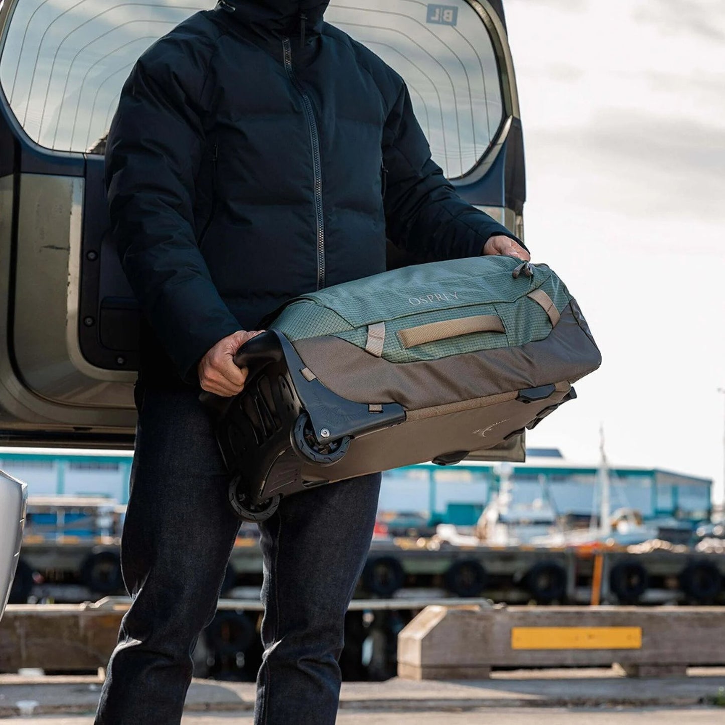 Transporter_Wheeled_Duffel_404