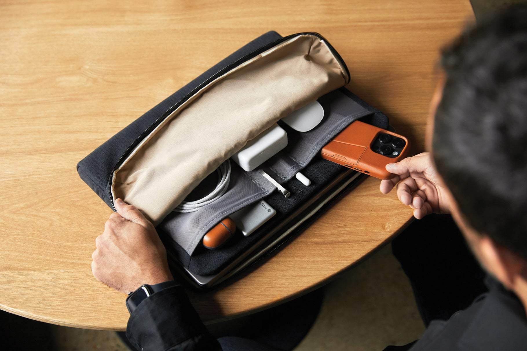 bellroy-laptop-caddy-16inch-4-47375