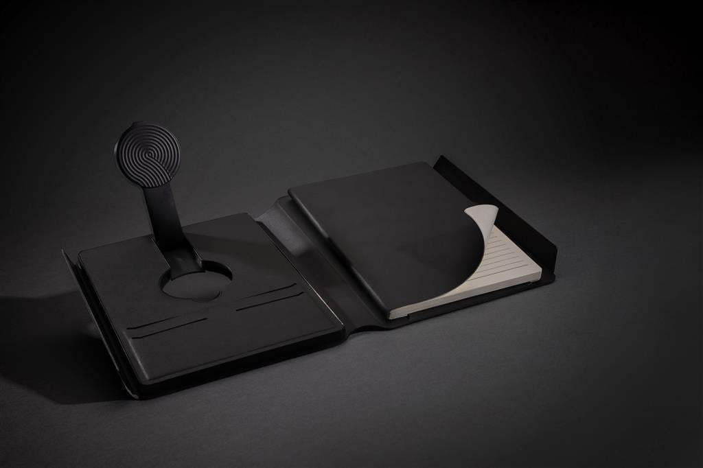 RCS rePU Notebook with 2-in-1 Wireless Charger