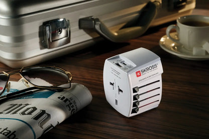 SKROSS World Travel Adapter MUV 2-pole with USB A and C