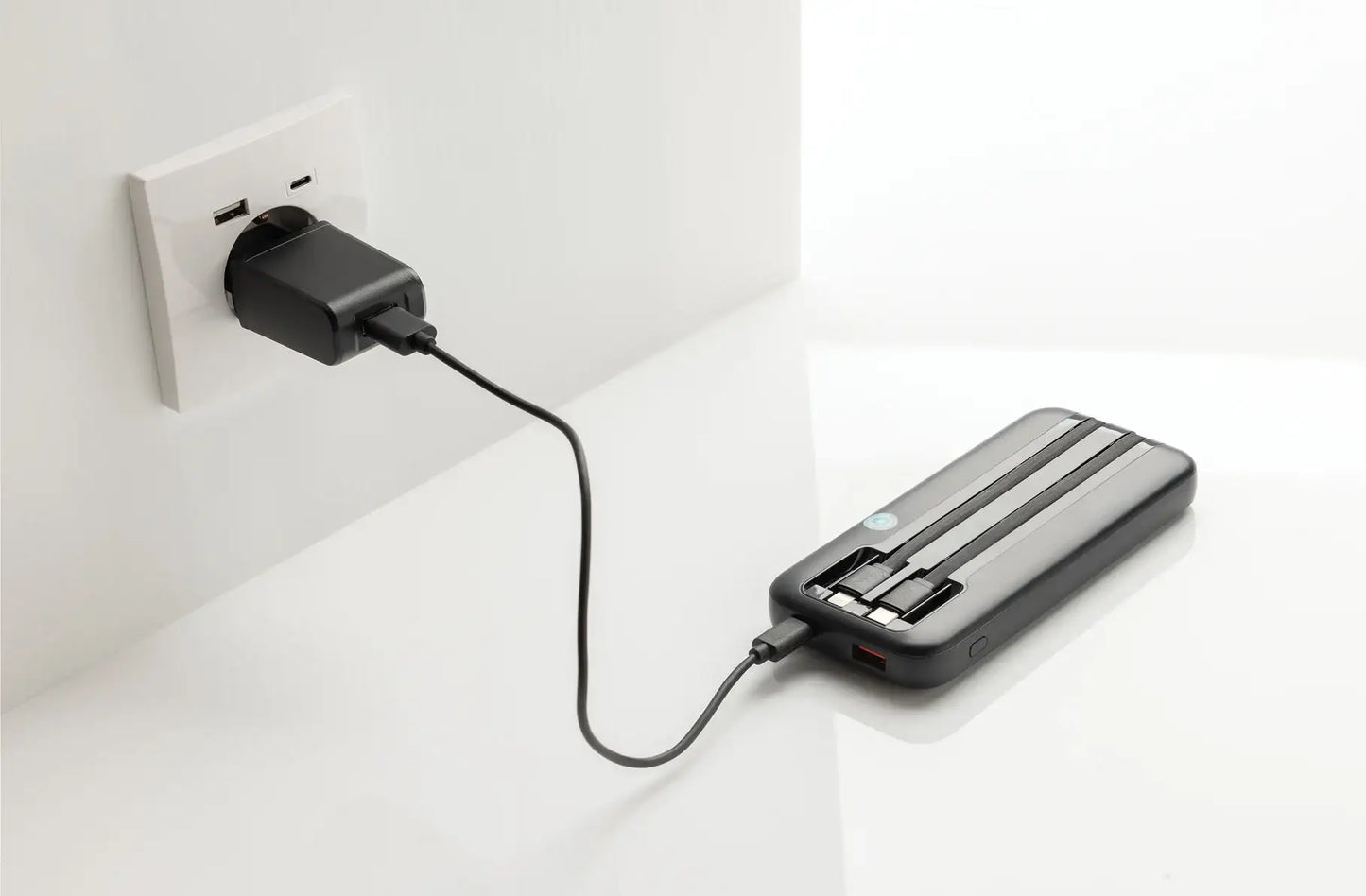 Turbopack RCS rplastic powerbank 10.000 integrated cables