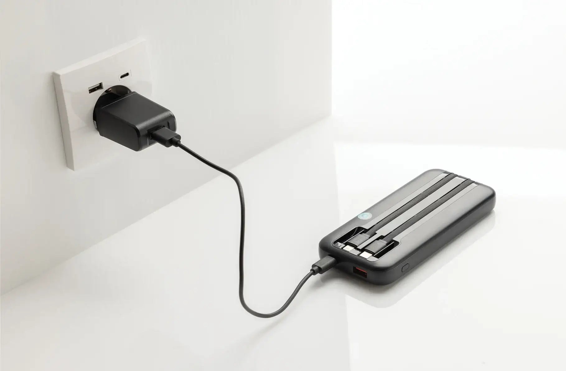 Turbopack RCS rplastic powerbank 10.000 integrated cables